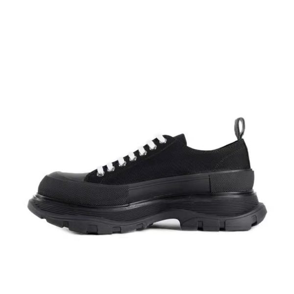 Alexander McQueen Tread Slick 繫帶休閒鞋碳黑/白色：圖片 2