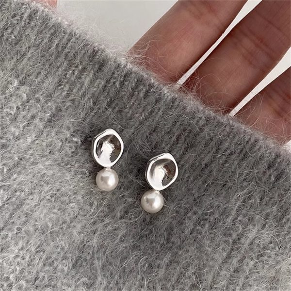 白色珍珠耳環女925銀針幾何個性冷淡風設計感耳環高級感耳飾：圖片 3