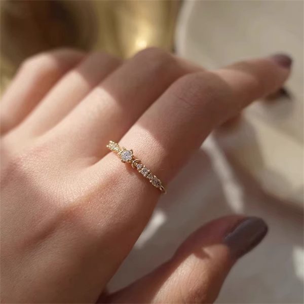 新品日系月伴星隨超閃鋯石戒指女輕奢高級感簡約百搭精緻開口指環：圖片 3