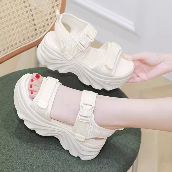 老爹涼鞋女2025夏季新款百搭配裙子鬆糕厚底增高軟底休閒沙灘鞋子