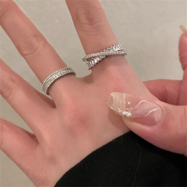 精緻時尚交叉鑲鑽戒指女ins風冷淡風輕奢小眾設計高級感環手飾：圖片 2